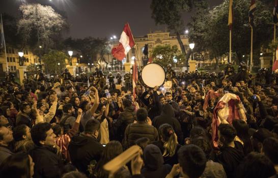 Perú: pese a incertidumbre, Vizcarra tiene amplio respaldo