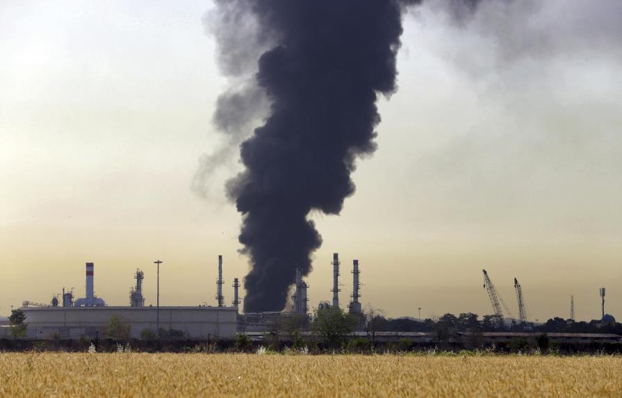 Apagan incendio en importante refinería próxima a Teherán