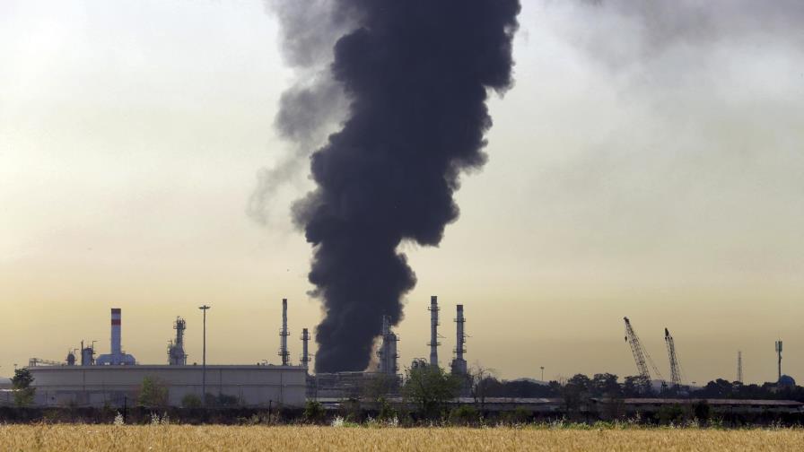 Apagan incendio en importante refinería próxima a Teherán Apagan incendio en importante refinería próxima a Teherán