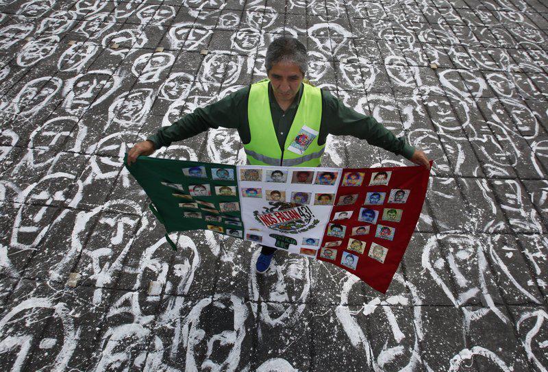 Familias esperan detenciones clave en caso Ayotzinapa