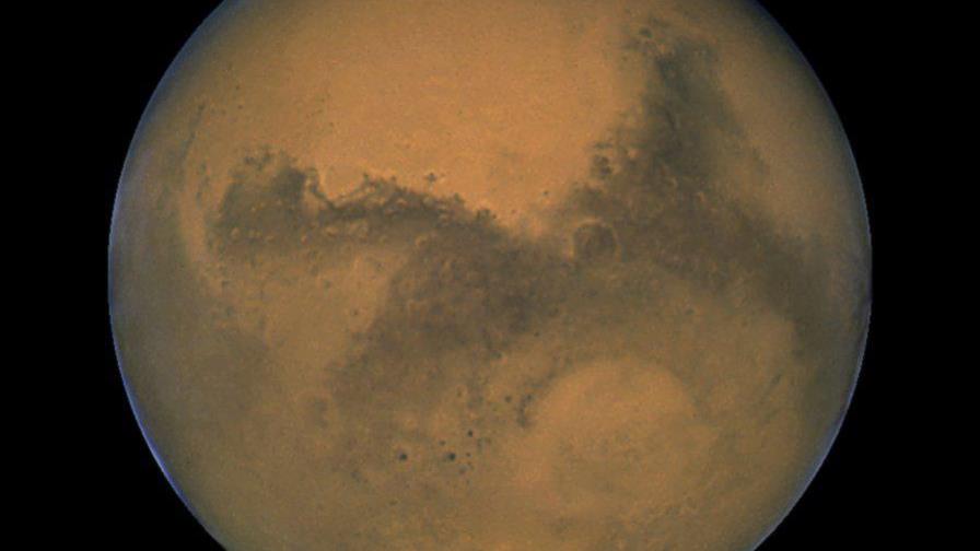 Polo sur de Marte podría tener lago salado y estanques