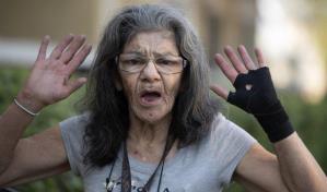 Mujer de 67 años detiene a un intruso con técnicas de artes marciales