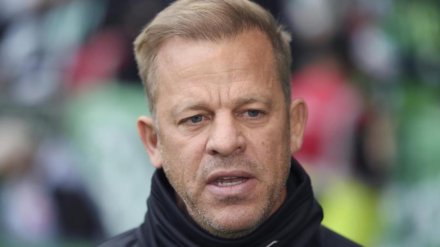 Técnico de Bremen renuncia por polémica con vacuna COVID-19