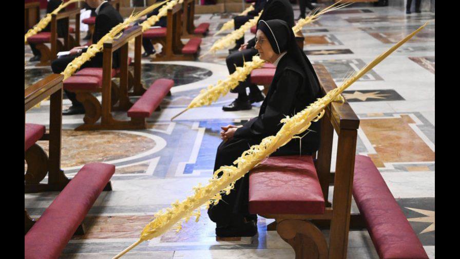 Comisión del Vaticano analiza ordenar a mujeres diáconas