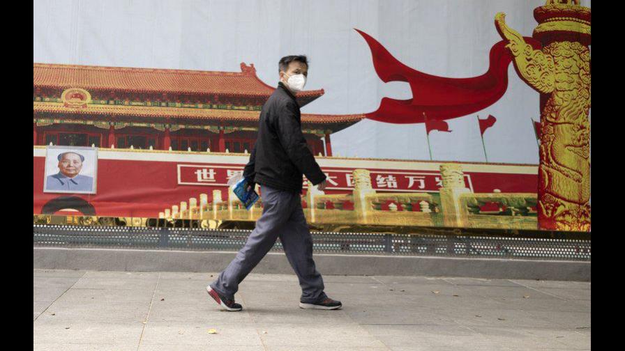 Trump coquetea con teoría de que China liberó al virus