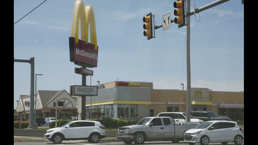 Tiroteo por medidas de COVID-19 en McDonald’s deja 3 heridos