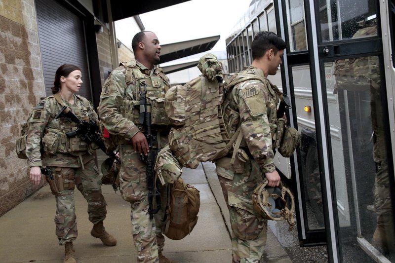 Soldados enviados a DC por protestas recibieron bayonetas