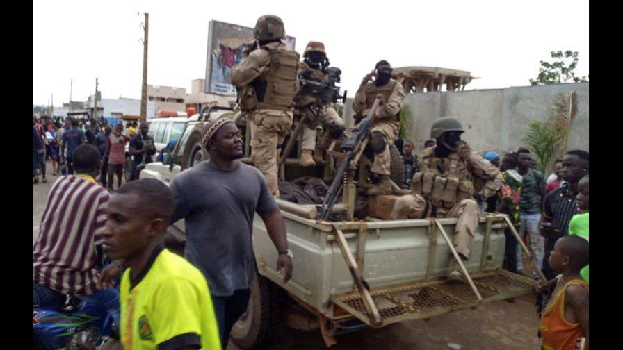 Presidente de Malí dimite obligado por los militares Presidente de Malí dimite obligado por los militares