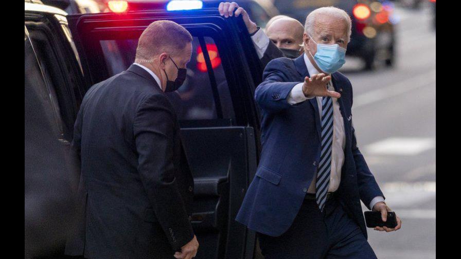 Biden le pidió al doctor Fauci que forme parte de su equipo COVID Biden le pidió al doctor Fauci que forme parte de su equipo COVID