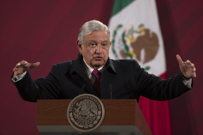 Presidente de México mantiene riña con Twitter
