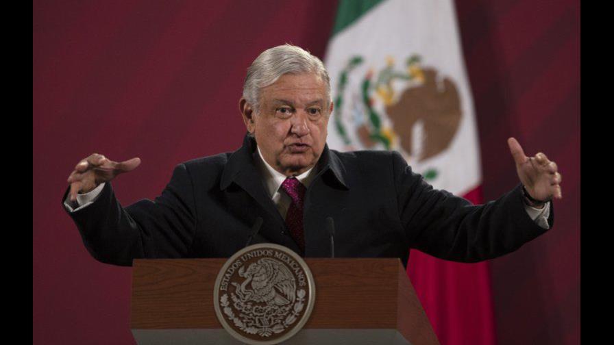 Presidente de México mantiene riña con Twitter