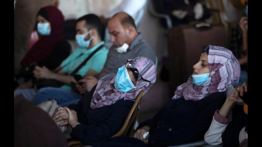 Gaza prohíbe que mujeres viajen sin permiso de un hombre