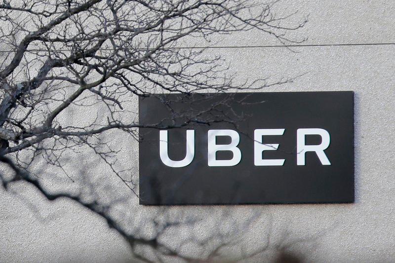 Justicia británica considera empleados a los conductores de Uber