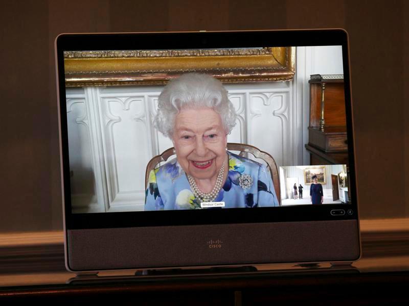 Reina Isabel II retoma compromisos públicos