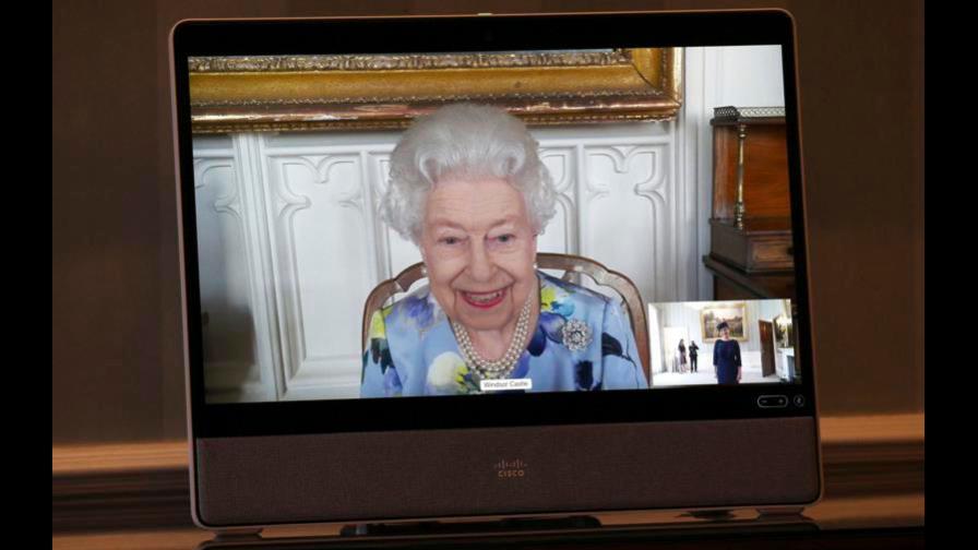 Reina Isabel II retoma compromisos públicos