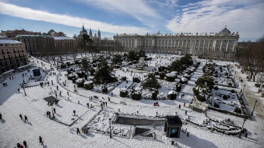España despeja carreteras tras nevada por tormenta Filomena
