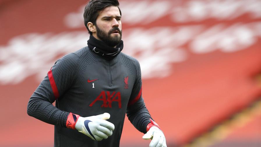 Allison firma extensión de contrato con Liverpool