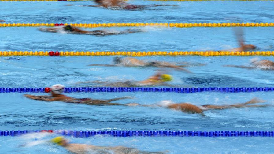 El caos organizado del calentamiento en la piscina olímpica