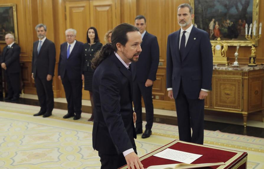 Los ministros del nuevo gobierno español asumen sus cargos