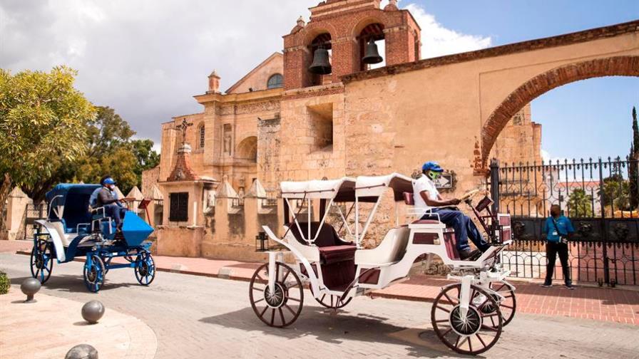 Santo Domingo cambia los coches de caballos por carruajes eléctricos