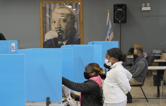 FOTOGALERÍA: En escuelas, estadios e iglesias, EEUU vota
