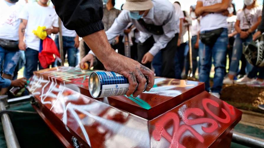 Colombia llama al diálogo político, mientras las protestas siguen en la calle