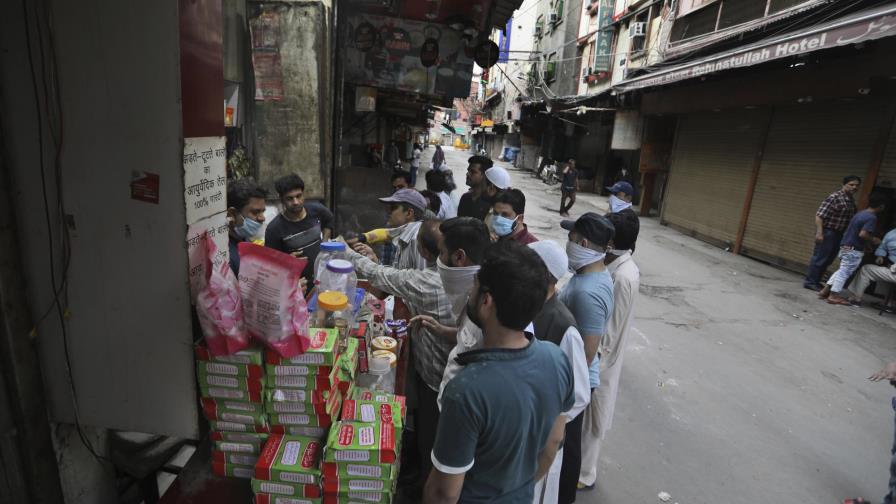 La cuarentena en India vacía los platos de familias pobres