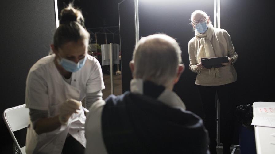 Francia: médicos recomiendan no hablar en transporte público