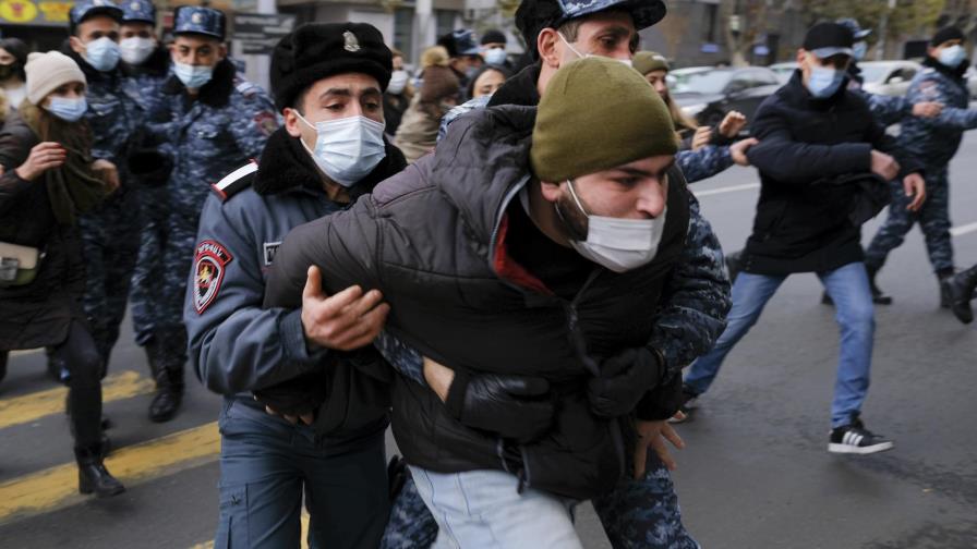 Manifestantes exigen renuncia del primer ministro de Armenia Manifestantes exigen renuncia del primer ministro de Armenia