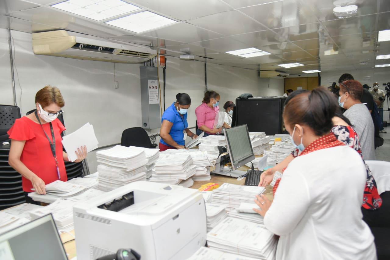 Se imprimieron 16,001 padrones electorales.