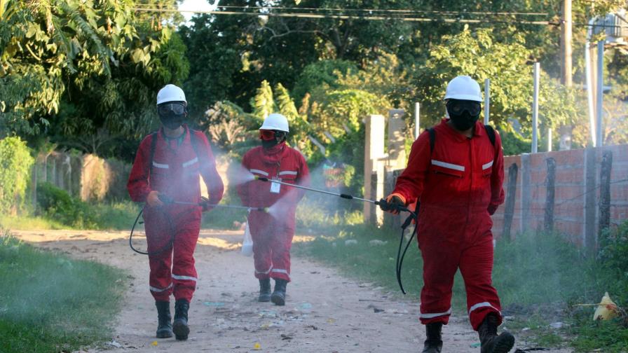 Desinfección a domicilio contra COVID-19 gracias a voluntarios en Bolivia