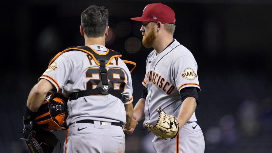 Dickerson y Wade jonronean, Gigantes aplastan a Arizona 11-4