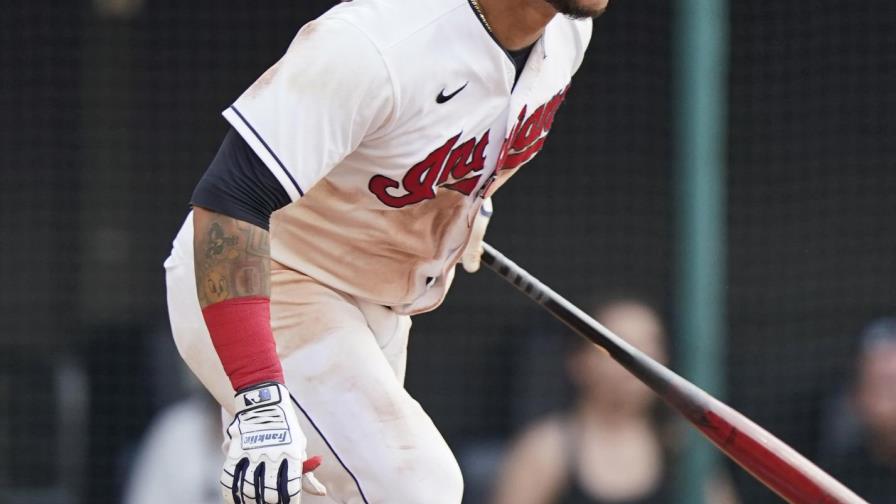 Hernández anota en la 10ma e Indios doblegan 5-4 a Marineros Hernández anota en la 10ma e Indios doblegan 5-4 a Marineros