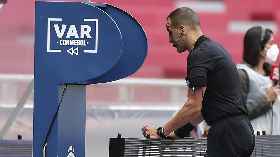 Perú vence a domicilio a Ecuador y deja el último puesto Perú vence a domicilio a Ecuador y deja el último puesto