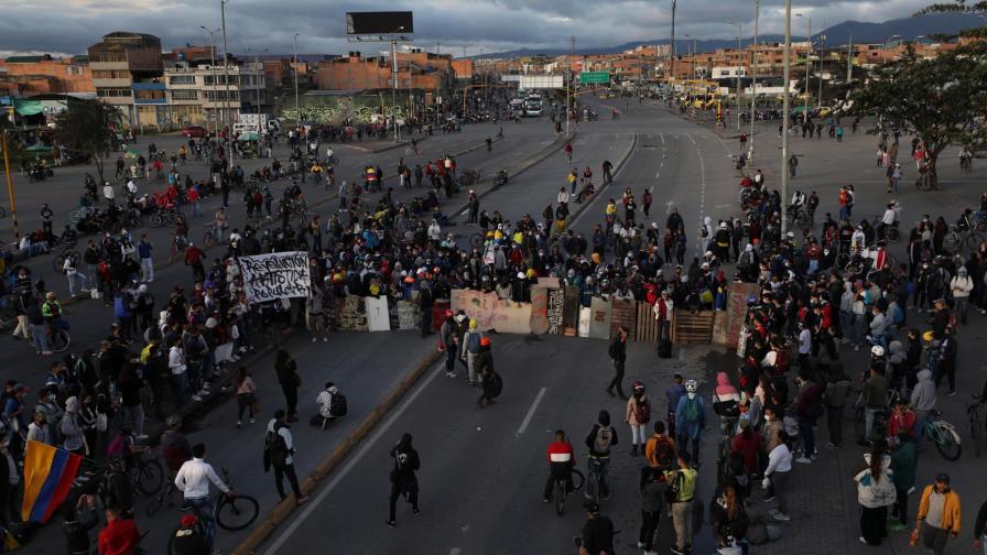 Civiles disparando contra manifestantes alarman a Colombia Civiles disparando contra manifestantes alarman a Colombia