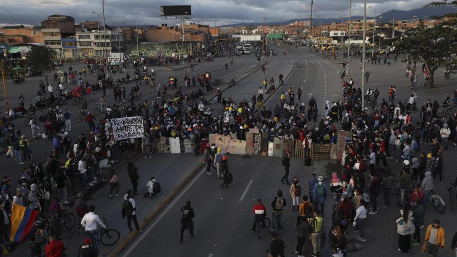 Manifestantes suspenden negociación con gobierno colombiano Manifestantes suspenden negociación con gobierno colombiano