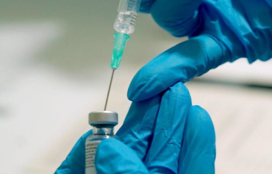 EE.UU. aprobará pronto la vacuna de Pfizer y la distribuirá el lunes o martes