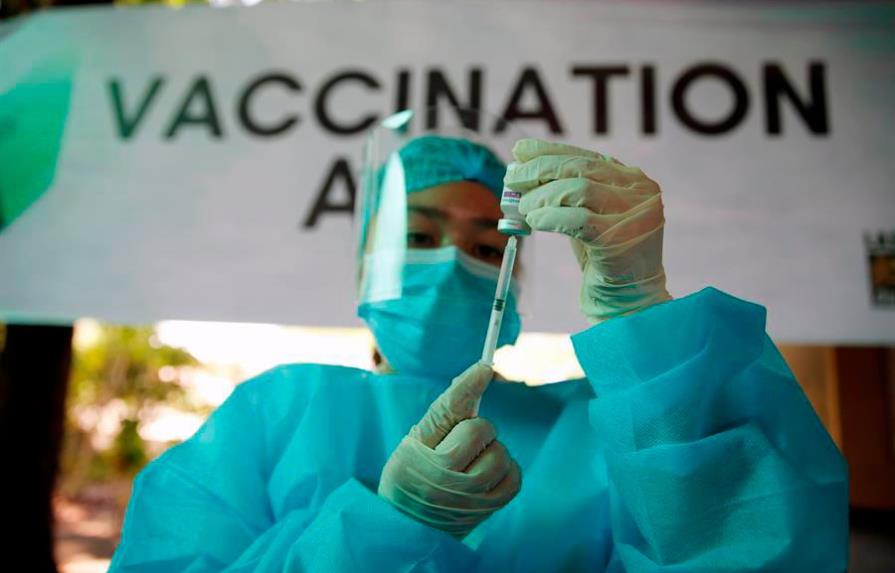 OMS ha enviado 38 millones de vacunas a 100 países desde febrero