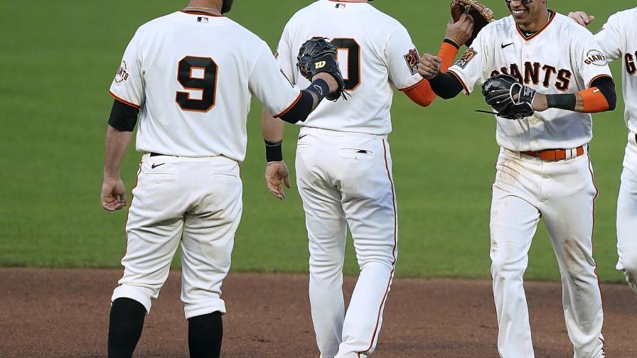 Gigantes superan a Padres en 1er juego de doble cartelera