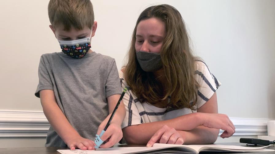 Cierres de escuelas y cuarentenas por COVID afectan alumnos