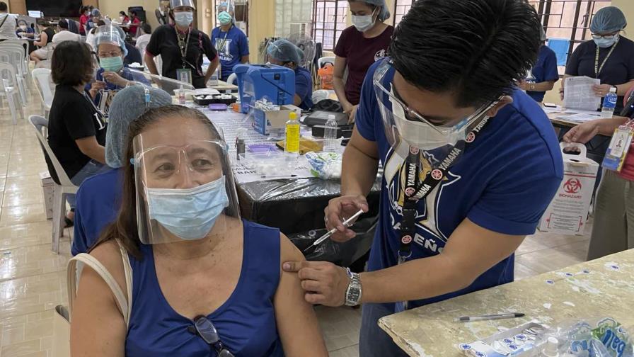 Duterte: Quienes no se vacunen no podrán salir de su casa