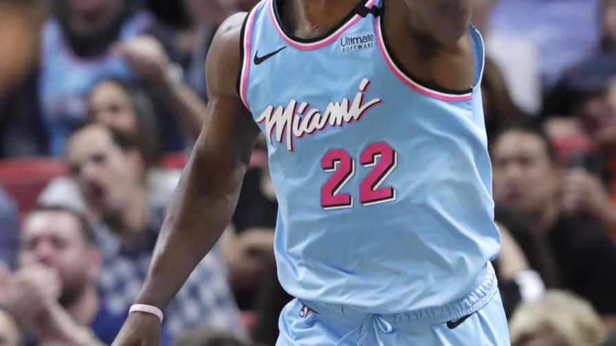 Butler anota 38, Heat tritura a 76ers