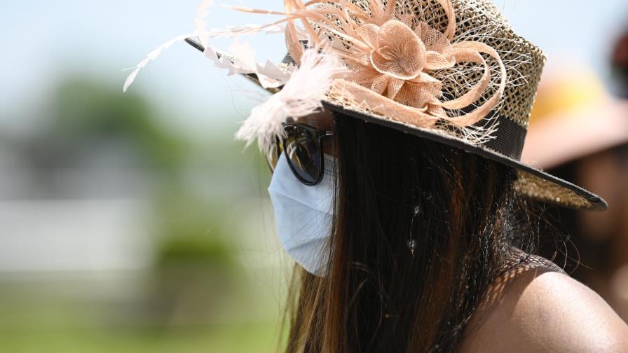 Algunos seguirán usando mascarillas en EE.UU. pese a vacunas COVID-19