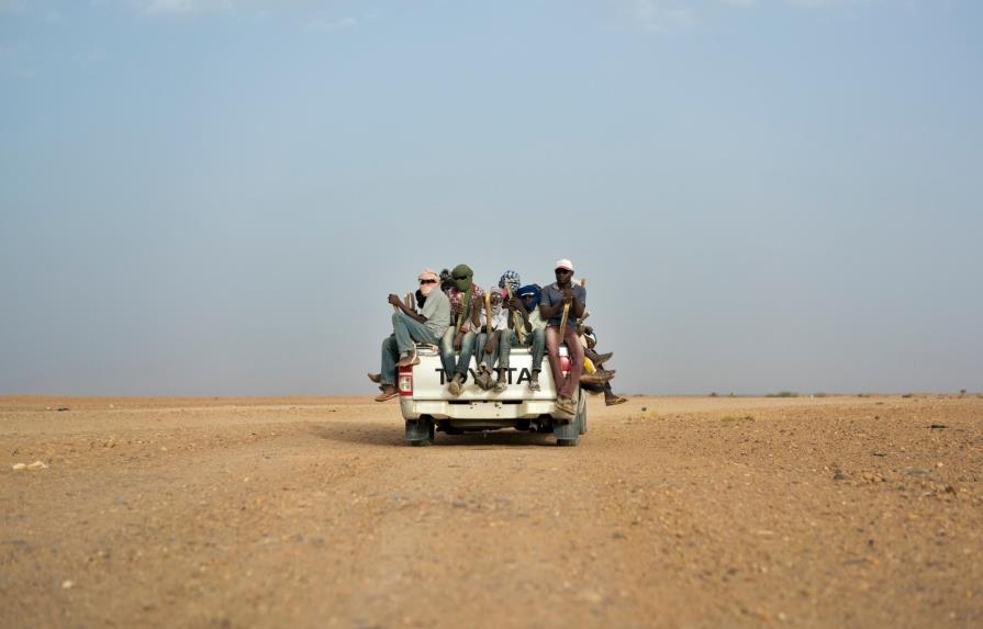 Rescatan a más de 80 migrantes en el desierto del Sahara