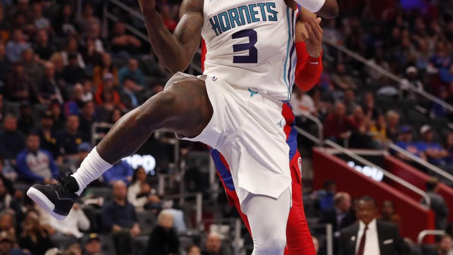 Hornets superan de nuevo a Pistons