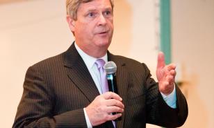 EE. UU. necesita regularizar a trabajadores del campo y les debe respeto