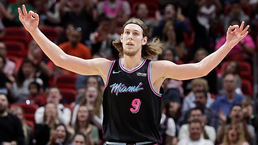 Con impresionante bloqueo de Wade, Heat supera a Grizzlies