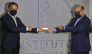 Brasil: Agencia de salud suspende pruebas de vacuna china