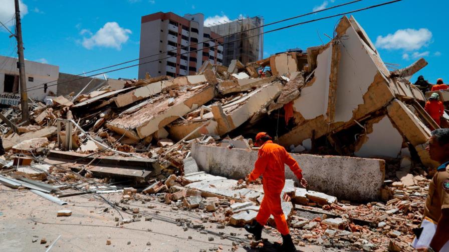 Suben a cinco los muertos por el derrumbe de un edificio en Brasil