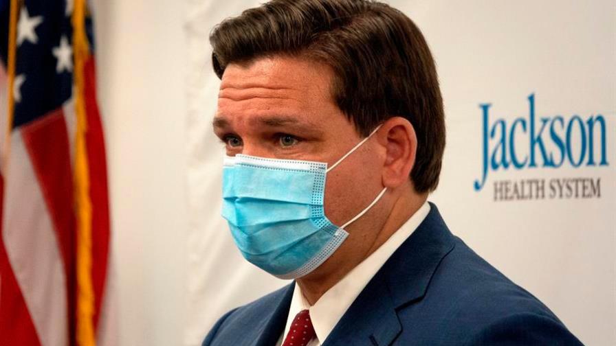 Increpan al gobernador de Florida: no haces nada para frenar la COVID-19